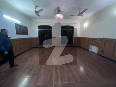 ڈی ایچ اے فیز 3 ڈیفنس (ڈی ایچ اے),لاہور میں 3 کمروں کا 1 کنال زیریں پورشن 1.39 لاکھ میں کرایہ پر دستیاب ہے۔