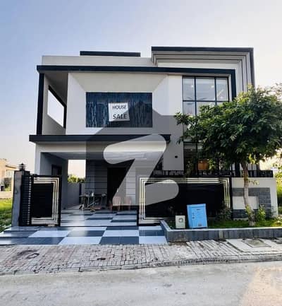 ٹاپ سٹی 1 اسلام آباد میں 5 کمروں کا 10 مرلہ مکان 4.45 کروڑ میں برائے فروخت۔