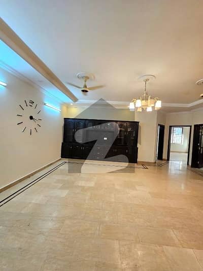 جی ۔ 13 اسلام آباد میں 3 کمروں کا 14 مرلہ زیریں پورشن 1.3 لاکھ میں کرایہ پر دستیاب ہے۔