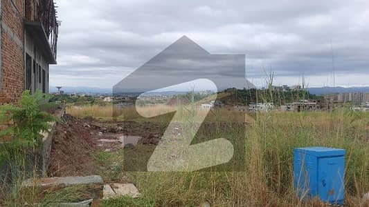 Plot No 8c 11e St 15 For Sale