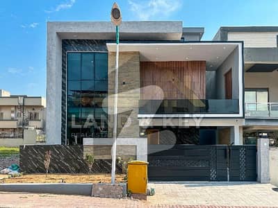 بحریہ گرینز۔ اوورسیز انکلیو - سیکٹر 5 بحریہ گرینز۔ اوورسیز انکلیو,بحریہ ٹاؤن فیز 8,بحریہ ٹاؤن راولپنڈی,راولپنڈی میں 5 کمروں کا 10 مرلہ مکان 5.75 کروڑ میں برائے فروخت۔