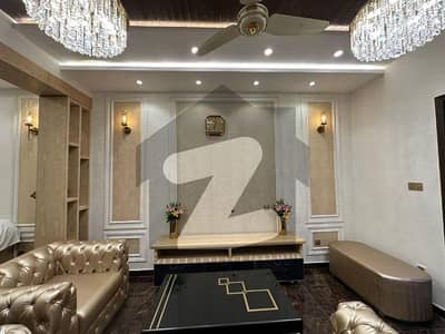 غازی روڈ کینٹ,لاہور میں 4 کمروں کا 5 مرلہ مکان 2.7 کروڑ میں برائے فروخت۔