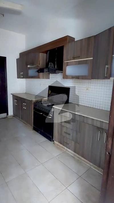 عسکری 11 ۔ سیکٹر بی عسکری 11,عسکری,لاہور میں 3 کمروں کا 10 مرلہ فلیٹ 1.25 لاکھ میں کرایہ پر دستیاب ہے۔