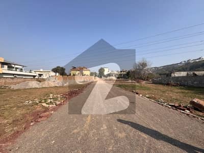 Prime Location Residential Plot Of 6 Marla In Bani Gala For sale