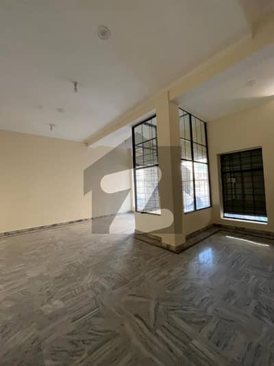 ڈی ایچ اے فیز 1 ڈیفنس (ڈی ایچ اے),لاہور میں 4 مرلہ Studio عمارت 5.6 کروڑ میں برائے فروخت۔