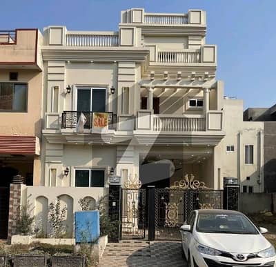 سٹی ہاؤسنگ سوسائٹی گوجرانوالہ میں 4 کمروں کا 5 مرلہ مکان 2.3 کروڑ میں برائے فروخت۔