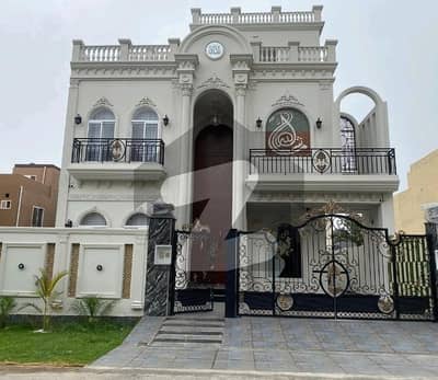 سٹی ہاؤسنگ سوسائٹی گوجرانوالہ میں 5 کمروں کا 10 مرلہ مکان 4.0 کروڑ میں برائے فروخت۔