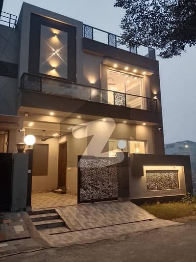 ڈی ایچ اے 9 ٹاؤن ۔ بلاک اے ڈی ایچ اے 9 ٹاؤن,ڈیفنس (ڈی ایچ اے),لاہور میں 3 کمروں کا 5 مرلہ مکان 2.75 کروڑ میں برائے فروخت۔