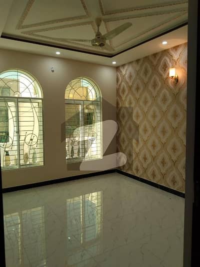 جوہر ٹاؤن فیز 2 جوہر ٹاؤن,لاہور میں 9 مرلہ دفتر 1.7 لاکھ میں کرایہ پر دستیاب ہے۔