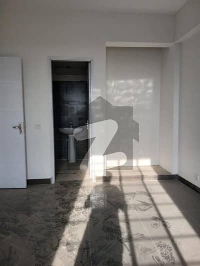 نیا ناظم آباد کراچی میں 3 کمروں کا 8 مرلہ فلیٹ 3.0 کروڑ میں برائے فروخت۔