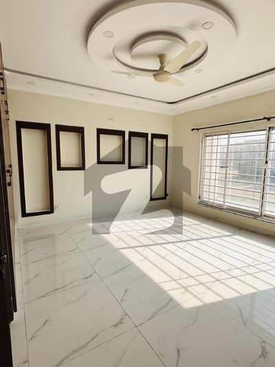 بحریہ ٹاؤن فیز 8 بحریہ ٹاؤن راولپنڈی,راولپنڈی میں 5 کمروں کا 10 مرلہ مکان 1.4 لاکھ میں کرایہ پر دستیاب ہے۔