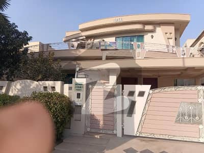 ڈی ایچ اے فیز 5 ڈیفنس (ڈی ایچ اے),لاہور میں 5 کمروں کا 1 کنال مکان 2.5 لاکھ میں کرایہ پر دستیاب ہے۔