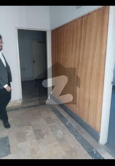 گلشنِ جمال گلشنِ اقبال ٹاؤن,کراچی میں 3 کمروں کا 4 مرلہ دفتر 65.0 ہزار میں کرایہ پر دستیاب ہے۔