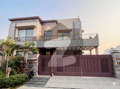 ڈی ایچ اے فیز 4 - بلاک ایفایف فیز 4,ڈیفنس (ڈی ایچ اے),لاہور میں 6 کمروں کا 1 کنال مکان 12.75 کروڑ میں برائے فروخت۔