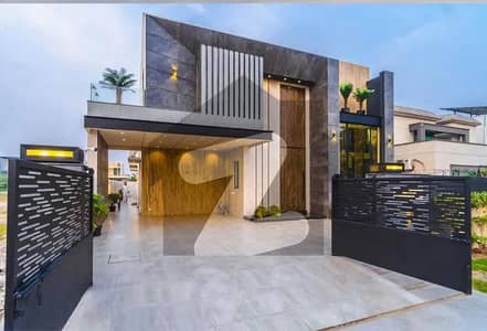 ڈی ایچ اے فیز 7 - بلاک آر فیز 7,ڈیفنس (ڈی ایچ اے),لاہور میں 5 کمروں کا 1 کنال مکان 8.4 کروڑ میں برائے فروخت۔