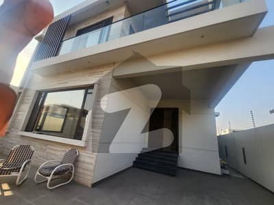 ڈی ایچ اے فیز 8 ڈی ایچ اے ڈیفینس,کراچی میں 6 کمروں کا 1 کنال مکان 9.0 لاکھ میں کرایہ پر دستیاب ہے۔