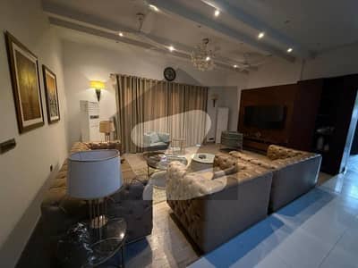 ڈی ایچ اے فیز 8 - زون بی ڈی ایچ اے فیز 8,ڈی ایچ اے ڈیفینس,کراچی میں 5 کمروں کا 1 کنال مکان 21.0 کروڑ میں برائے فروخت۔