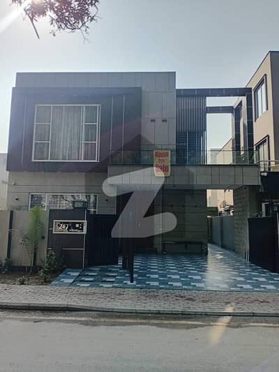 10 Marla Brand New And Luxury House For Sale