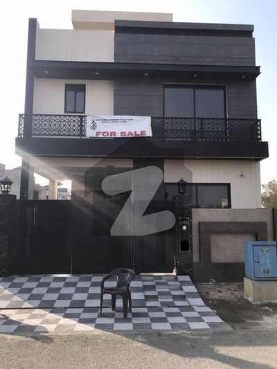 ڈی ایچ اے 11 رہبر فیز 2 - بلاک پی ڈی ایچ اے 11 رہبر فیز 2,ڈی ایچ اے 11 رہبر,لاہور میں 3 کمروں کا 5 مرلہ مکان 2.4 کروڑ میں برائے فروخت۔