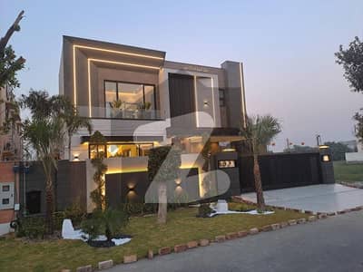 ڈی ایچ اے 9 ٹاؤن ڈیفنس (ڈی ایچ اے),لاہور میں 4 کمروں کا 8 مرلہ مکان 3.8 کروڑ میں برائے فروخت۔