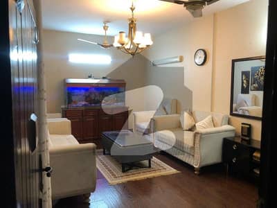 کلفٹن ۔ بلاک 4 کلفٹن,کراچی میں 3 کمروں کا 10 مرلہ فلیٹ 3.25 کروڑ میں برائے فروخت۔