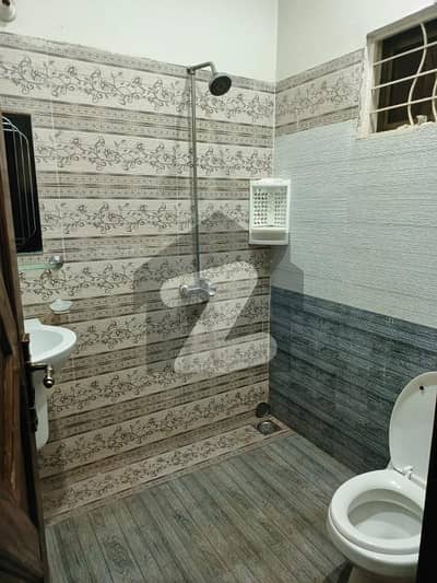 ایل ڈی اے ایوینیو ۔ بلاک ایم ایل ڈی اے ایوینیو,لاہور میں 6 کمروں کا 10 مرلہ مکان 1.65 لاکھ میں کرایہ پر دستیاب ہے۔