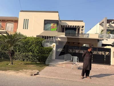 Prime 1 Kanal Used Bungalow for Sale | DHA Phase 4 Lahore