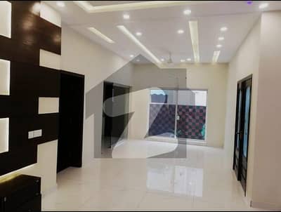 ڈی ایچ اے فیز 5 ڈیفنس (ڈی ایچ اے),لاہور میں 1 کمرے کا 10 مرلہ زیریں پورشن 90.0 ہزار میں کرایہ پر دستیاب ہے۔