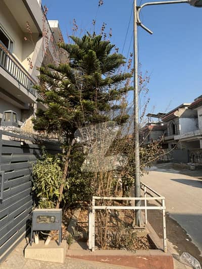 فیصل مارگلہ سٹی بی ۔ 17,اسلام آباد میں 5 کمروں کا 8 مرلہ مکان 3.5 کروڑ میں برائے فروخت۔