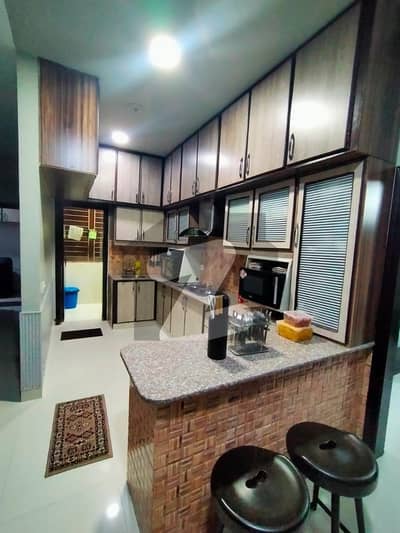 کلفٹن ۔ بلاک 9 کلفٹن,کراچی میں 3 کمروں کا 10 مرلہ فلیٹ 5.5 کروڑ میں برائے فروخت۔