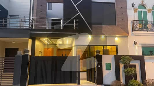 بحریہ آرچرڈ لاہور میں 3 کمروں کا 5 مرلہ مکان 1.8 کروڑ میں برائے فروخت۔