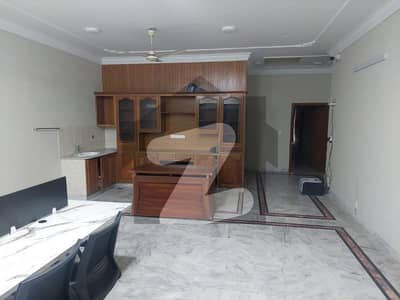 جوہر ٹاؤن لاہور میں 5 کمروں کا 1 کنال مکان 8.75 کروڑ میں برائے فروخت۔