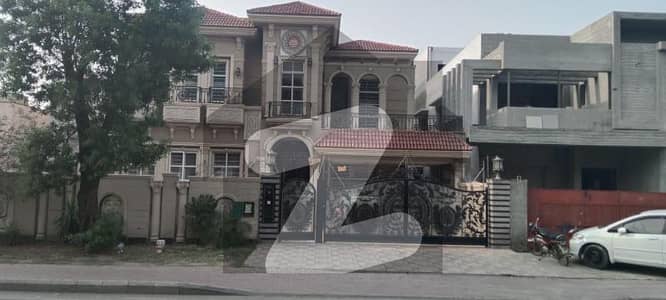 1 Kanal House In Lahore Is Available For sale