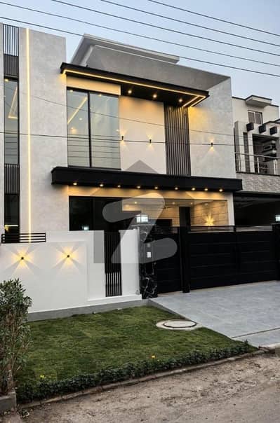 فارمانئیٹس ہاؤسنگ سکیم لاہور میں 4 کمروں کا 10 مرلہ مکان 4.25 کروڑ میں برائے فروخت۔ فارمانئیٹس ہاؤسنگ سکیم لاہور میں 4 کمروں کا 10 مرلہ مکان 4.25 کروڑ میں برائے فروخت۔