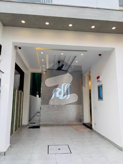 ڈی ایچ اے 9 ٹاؤن ڈیفنس (ڈی ایچ اے),لاہور میں 3 کمروں کا 5 مرلہ مکان 2.85 کروڑ میں برائے فروخت۔