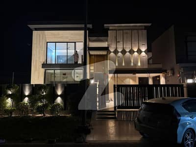 ڈی ایچ اے فیز 7 - بلاک وائے فیز 7,ڈیفنس (ڈی ایچ اے),لاہور میں 5 کمروں کا 1 کنال مکان 10.5 کروڑ میں برائے فروخت۔