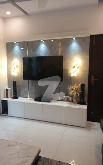 خالد بِن ولید روڈ کراچی میں 3 کمروں کا 7 مرلہ فلیٹ 3.5 کروڑ میں برائے فروخت۔