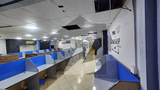 شاہراہِ فیصل کراچی میں 9 مرلہ دفتر 2.1 لاکھ میں کرایہ پر دستیاب ہے۔