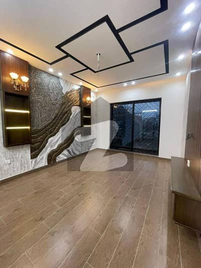 10 Marla Brand New House For Sale