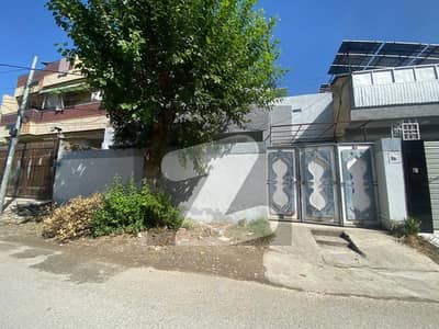 Hayatabad phase 1 sector D4 10Marla Hous e for sale Available invester price