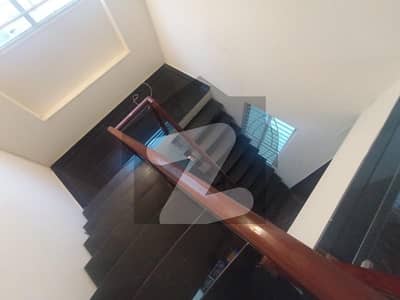 1KANAL UPPER PORTION AVAILABLE FOR RENT IN LAKE CITY MEADOWS