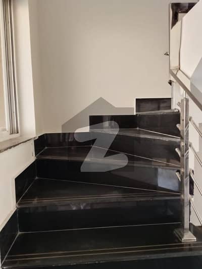 ڈی ۔ 12/3 ڈی ۔ 12,اسلام آباد میں 5 کمروں کا 8 مرلہ مکان 2.5 لاکھ میں کرایہ پر دستیاب ہے۔