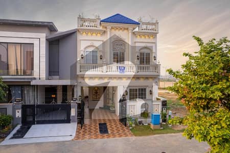 ڈی ایچ اے 9 ٹاؤن ۔ بلاک اے ڈی ایچ اے 9 ٹاؤن,ڈیفنس (ڈی ایچ اے),لاہور میں 3 کمروں کا 5 مرلہ مکان 2.05 کروڑ میں برائے فروخت۔