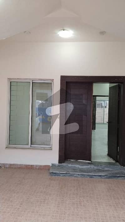 بحریہ ہومز بحریہ ٹاؤن سیکٹر ای,بحریہ ٹاؤن,لاہور میں 3 کمروں کا 6 مرلہ مکان 1.85 کروڑ میں برائے فروخت۔