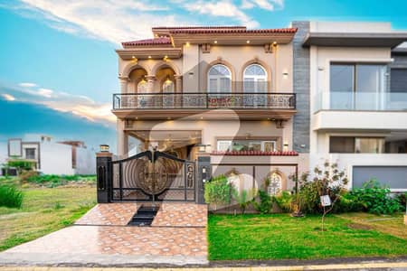 ڈی ایچ اے 9 ٹاؤن ۔ بلاک اے ڈی ایچ اے 9 ٹاؤن,ڈیفنس (ڈی ایچ اے),لاہور میں 3 کمروں کا 5 مرلہ مکان 2.5 کروڑ میں برائے فروخت۔