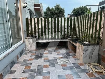 بحریہ ٹاؤن سیکٹر ای بحریہ ٹاؤن,لاہور میں 5 کمروں کا 10 مرلہ مکان 3.35 کروڑ میں برائے فروخت۔ بحریہ ٹاؤن سیکٹر ای بحریہ ٹاؤن,لاہور میں 5 کمروں کا 10 مرلہ مکان 3.35 کروڑ میں برائے فروخت۔