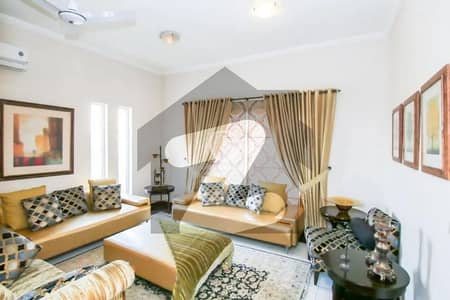 بحریہ ٹاؤن فیز 8 بحریہ ٹاؤن راولپنڈی,راولپنڈی میں 5 کمروں کا 9 مرلہ مکان 1.9 لاکھ میں کرایہ پر دستیاب ہے۔