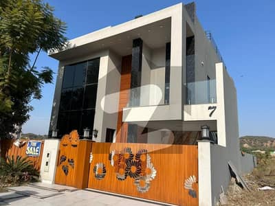 10 Marla House For Sale +10 Marla Lawn Back Open