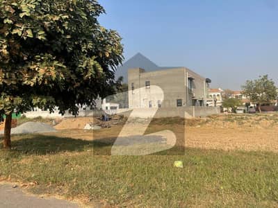 1 KANAL RESIDENTIAL PLOT FOR SALE IN DHA PHASE 8 -V BLOCK.