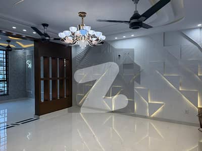 وینس ہاؤسنگ سکیم لاہور میں 5 کمروں کا 5 مرلہ مکان 1.95 کروڑ میں برائے فروخت۔